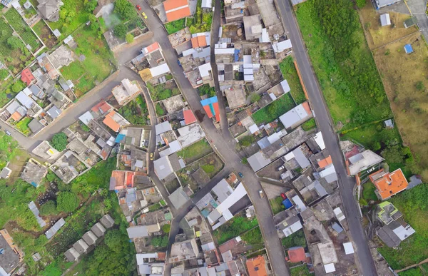 Вид с воздуха на латиноамериканский город в Андах — стоковое фото