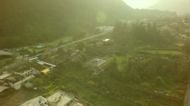 Banos de Agua Santa, Tungurahua Province, Güney Amerika'nın hava panorama görünüm.