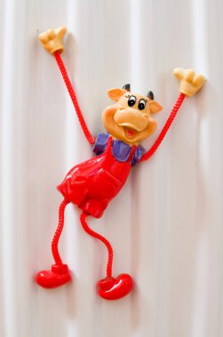 Manyetik Oyuncak Beyaz Metale Asıldı