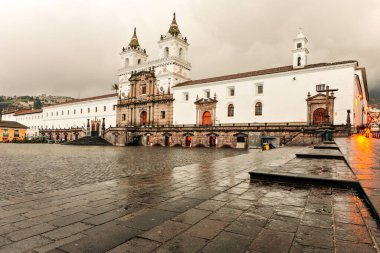San Francisco Tüm Kişot mimari eserlerinin en görkemli olanı bir tapınak serisi ve bir manastır.