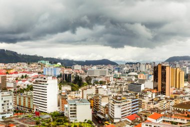 Yağmurlu bir günde Sessiz Ekvador