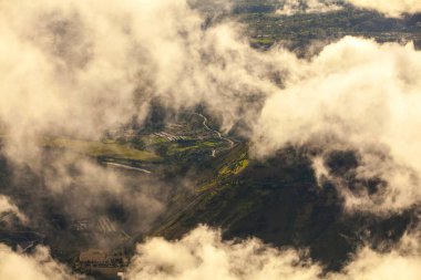 Ekvator 'daki tungurahua volkanının tepesinden görüntü yaklaşık 4200 metre yükseklikte fotoğrafın çekildiği yerden.
