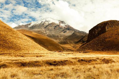 Ekvator 6268 'deki Chimborazo patlaması merkez şişkinlik boyunca konumunu Dünya merkezinden dünyanın en uzak noktası yapar.