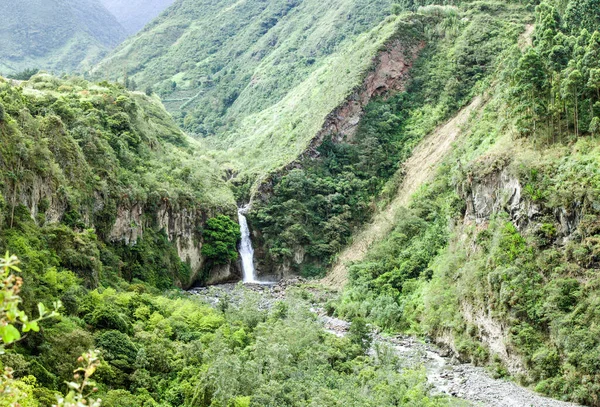 30M High Waterfall Nära Banos Ecuador Förslag Ren Badplats Och — Stockfoto