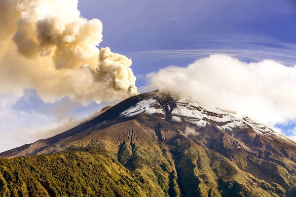 Tungurahua Volcano Smoking 2010 Ecuador South America 8Am — 图库照片