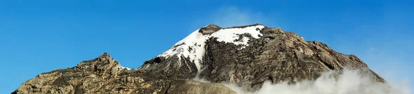 土瓜拉华山峰全景这就是熔岩从南美洲最活跃的火山中喷发出来的部分 — 图库照片