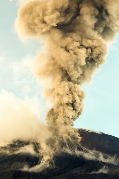 Tungurahua Vulcano Fumare 2010 Ecuador Sud America Ora Esatta — Foto Stock