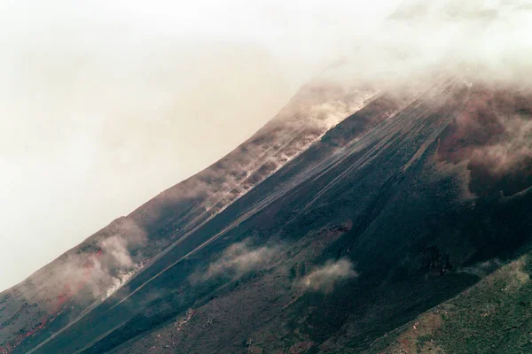 Lado Del Volcán Tungurahua Cubierto Ceniza Durante Última Erupción Hasta —  Fotos de Stock