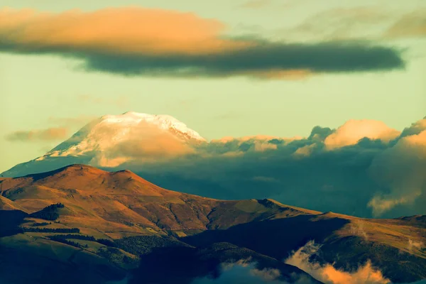 Ηφαίστειο Antisana Που Βρίσκεται Του Εκουαδόρ Που Καλύπτεται Από Χιόνι — Φωτογραφία Αρχείου