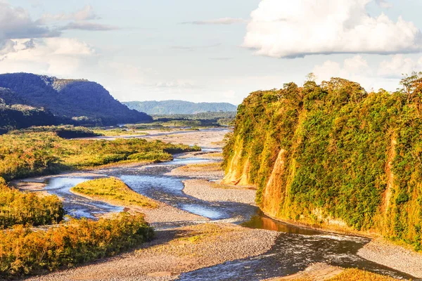 Vue Panoramique Rivière Équatorienne Avec Gros Nuage Cumulus — Photo