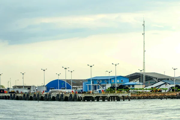 Visfabriek Aan Ecuadoriaanse Kust — Stockfoto
