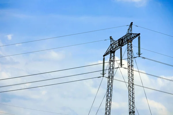 Pilón Eléctrico Alto Voltaje Contra Cielo Azul Claro —  Fotos de Stock