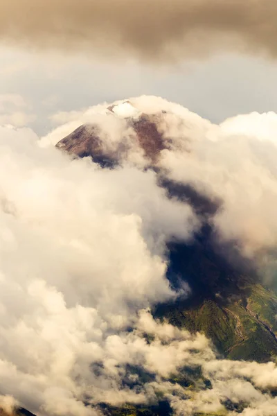 Tungurahua Ηφαίστειο Στο Εκουαδόρ Ελαφρώς Καταπονημένο Στην Παραγωγή Για Καλύτερες — Φωτογραφία Αρχείου