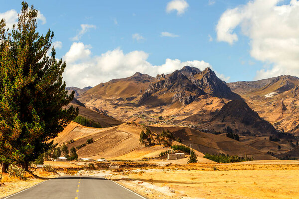 Cookware America Highway At High Altitud In Ecuadorian Andes