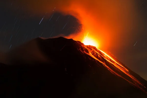 Tungurahua Volkanı Güney Amerika Patlatıyor — Stok fotoğraf