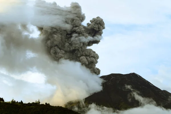 Vulcão Tungurahua Rompendo 5Th Maio 2013 Equador América Sul — Fotografia de Stock