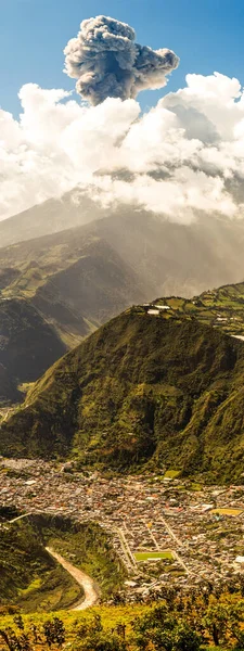 Vertorama Über Der Stadt Banos Agua Santa Beliebtes Touristenziel Ecuador — Stockfoto