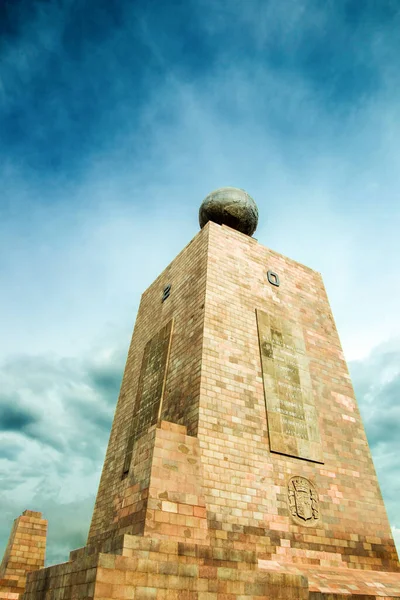 Mitad Del Mundo Midden Het Wereldmonument Bij Quito Ecuador — Stockfoto