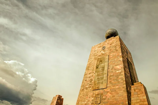 Mitad Del Mundo Midden Het Wereldmonument Bij Quito Ecuador — Stockfoto