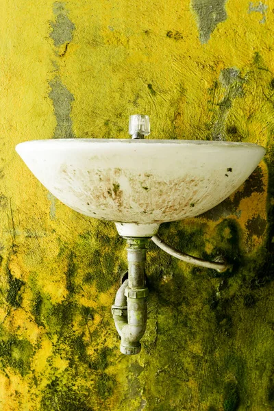 Washroom Sink Advanced Degradation Still Use — Stock Photo, Image