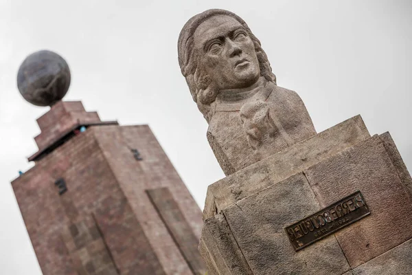 Statue Des Französischen Astronomen Pierre Bouguer Äquator Monument Hintergrund Quito — Stockfoto