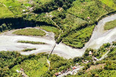 Pastaza, Ekvador And Dağları 'ndaki Akıntı Yarığı ve Mutfak Malzemeleri Amerikan Yolu Yüksek İrtifa Helikopteri Vuruşu