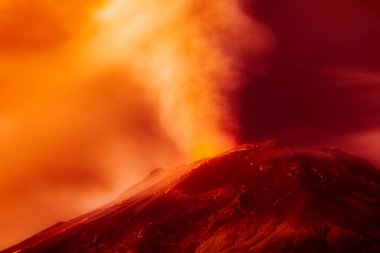Geceye Göre Dramatik Volkanik Patlama Tungurahua Volkanı