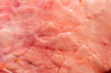 Hayvanların akciğerleri, sığırların uyutulmasından 10 dakikadan az bir süre sonra yakın mesafeden çekilmiş.