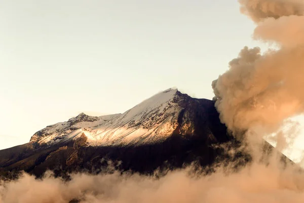 Sunset Light Tungurahua Sopka Erupting View Chimborazo County — Stock fotografie