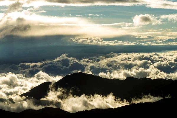 Cloudscape Στο Ηλιοβασίλεμα Υψηλό Υψόμετρο Στις Άνδεις Βουνά Περίπου 5000M — Φωτογραφία Αρχείου