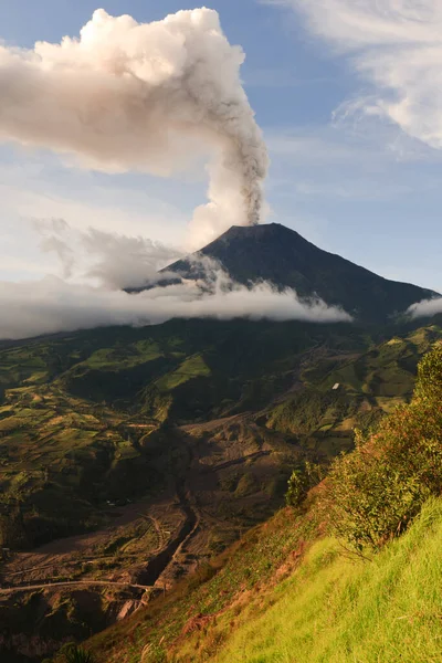 Tungurahua Volcanoe Vapor 2010 Equador América Sul 4Pm Hora Local — Fotografia de Stock