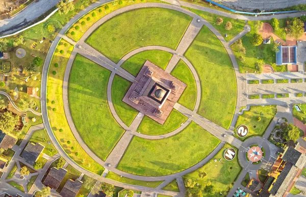 Mitad Del Mundo Centrum Världen Monument Quito Centrerad Antenn — Stockfoto