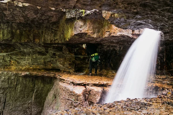 Espeleólogo Fixando Uma Rota Entrada Caverna Mayei Equador — Fotografia de Stock