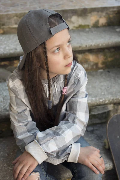 Urban girl on stairs — Stock Photo, Image