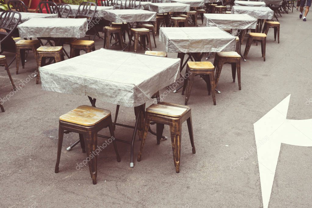 empty tables street