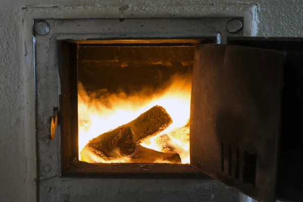 Feuer im Ofen — Stockfoto