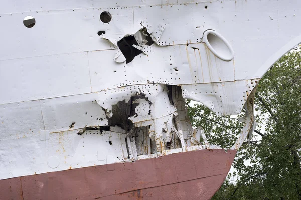 Cracked ship nose — Stock Photo, Image