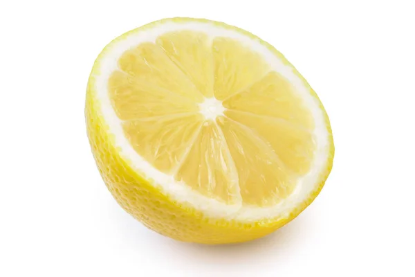 Лимонний фрукт наполовину ізольований — стокове фото