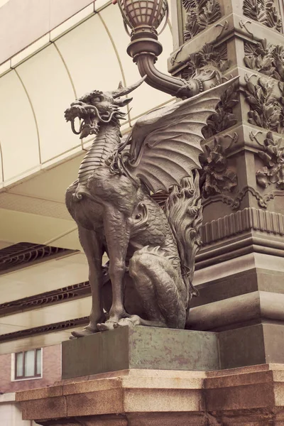 Dragon sculpture Nihombashi — Stock Photo, Image