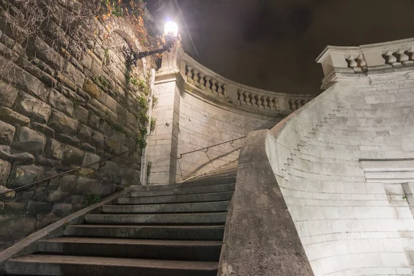 Kamenné schody v noci — Stock fotografie