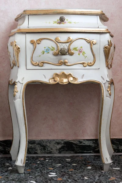 Venetian bed table — Stock Photo, Image