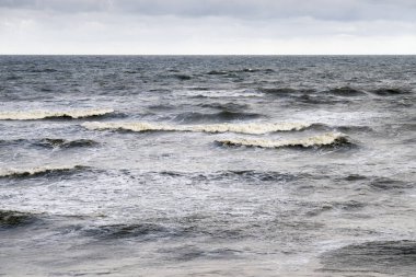 fırtınalı denizde dalgalar