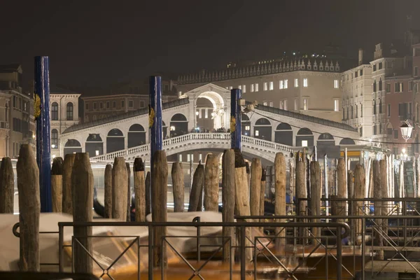 Night at Rialto bridge — Stock Photo, Image