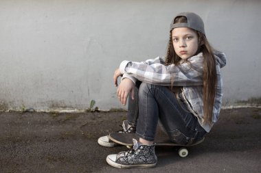 dinlenme kaykay kız