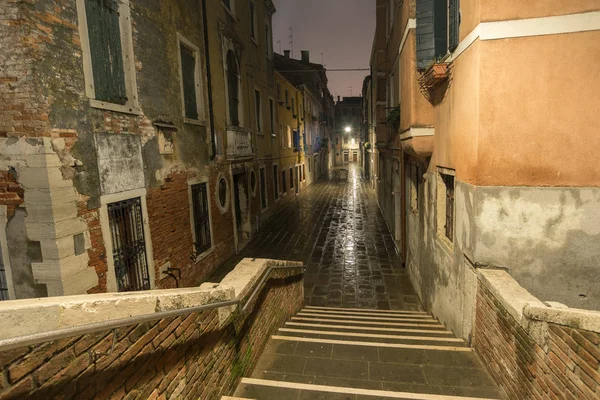 Nacht straat in Venetië — Stockfoto