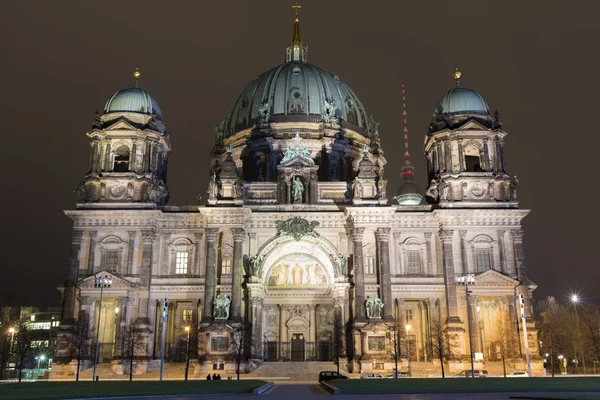 Berliner Dom вночі — стокове фото