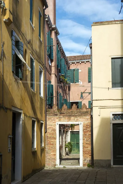 Schilderachtige achtertuin in Venetië — Stockfoto