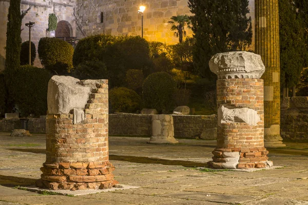 Starożytne zrujnowane kolumny — Zdjęcie stockowe