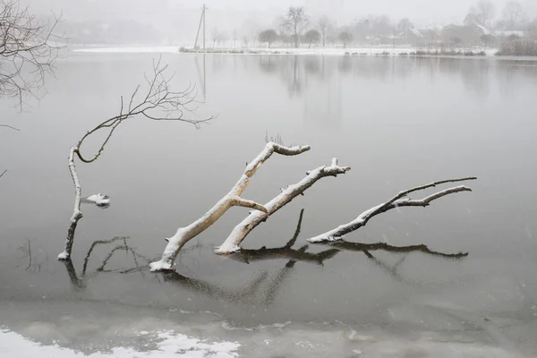 Nieve en el río — Foto de Stock