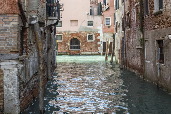 Leeg kanaal in Venetië — Stockfoto